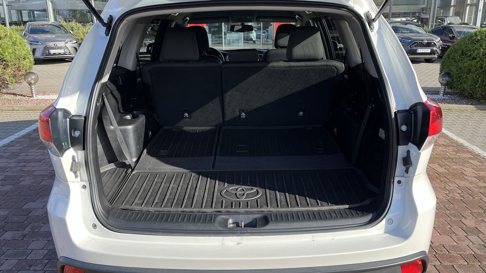 Toyota HIGHLANDER 2017 року, Універсал, Тойота Центр Хмельницький "Гранд Мотор", м.Хмельницький | Фото № 10 Toyota HIGHLANDER 2017 року з пробігом 136236 км, Універсал, Тойота Центр Хмельницький "Гранд Мотор", м.Хмельницький - 1039900 ГРН | Фото № 10