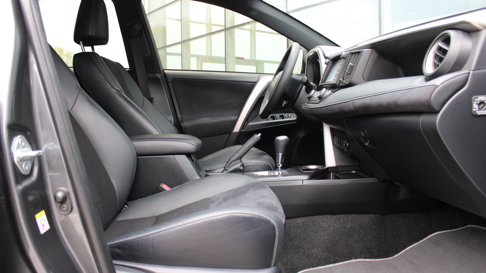 Toyota RAV4 2017 року, Універсал, Тойота Центр Черкаси "Мотор Сіті", м.Черкаси | Фото № 6 Toyota RAV4 2017 року з пробігом 142481 км, Універсал, Тойота Центр Черкаси "Мотор Сіті", м.Черкаси - 979000 ГРН | Фото № 6