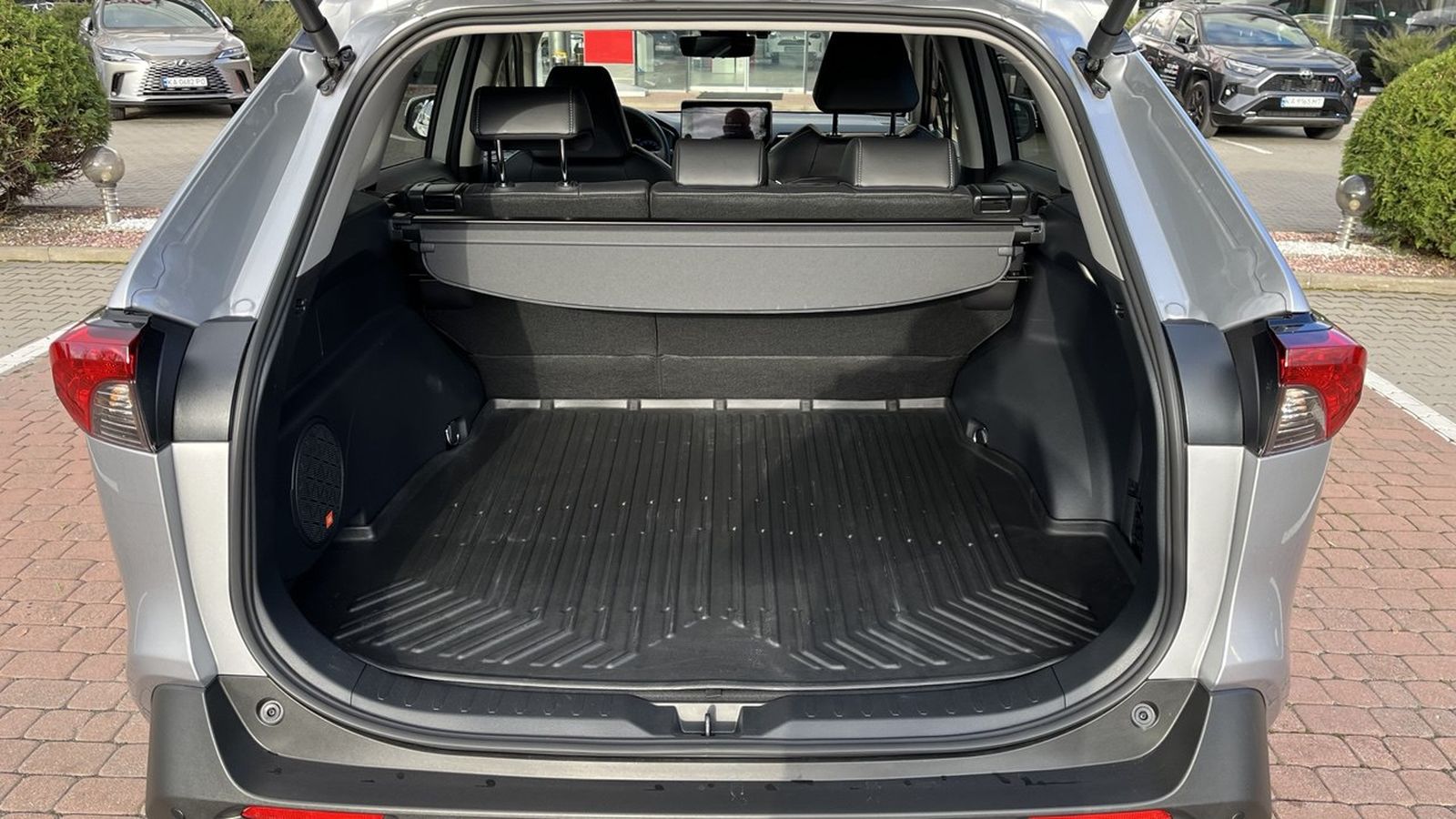 Toyota RAV4 2024 року, Універсал, Тойота Центр Хмельницький "Гранд Мотор", м.Хмельницький | Фото № 10 Toyota RAV4 2024 року з пробігом 696 км, Універсал, Тойота Центр Хмельницький "Гранд Мотор", м.Хмельницький - 2050300 ГРН | Фото № 10