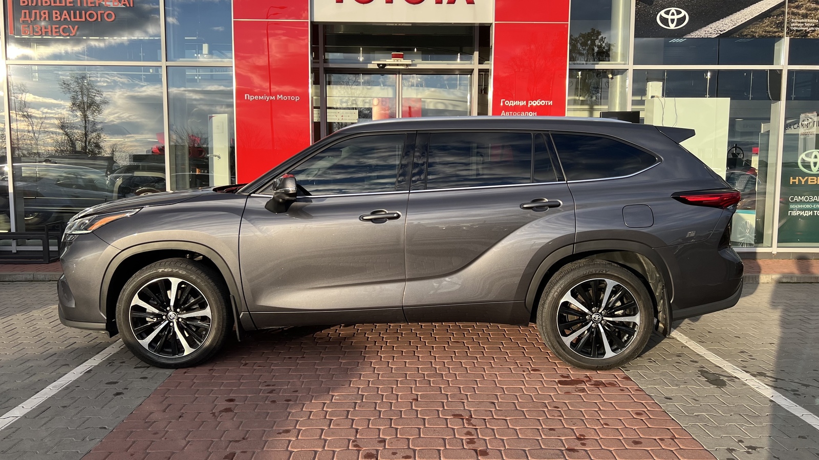 Toyota HIGHLANDER 2022 року, Універсал, Тойота Центр Вінниця "Преміум Мотор", м.Вінниця | Фото № 3 Toyota HIGHLANDER 2022 року з пробігом 39664 км, Універсал, Тойота Центр Вінниця "Преміум Мотор", м.Вінниця - 2352000 ГРН | Фото № 3