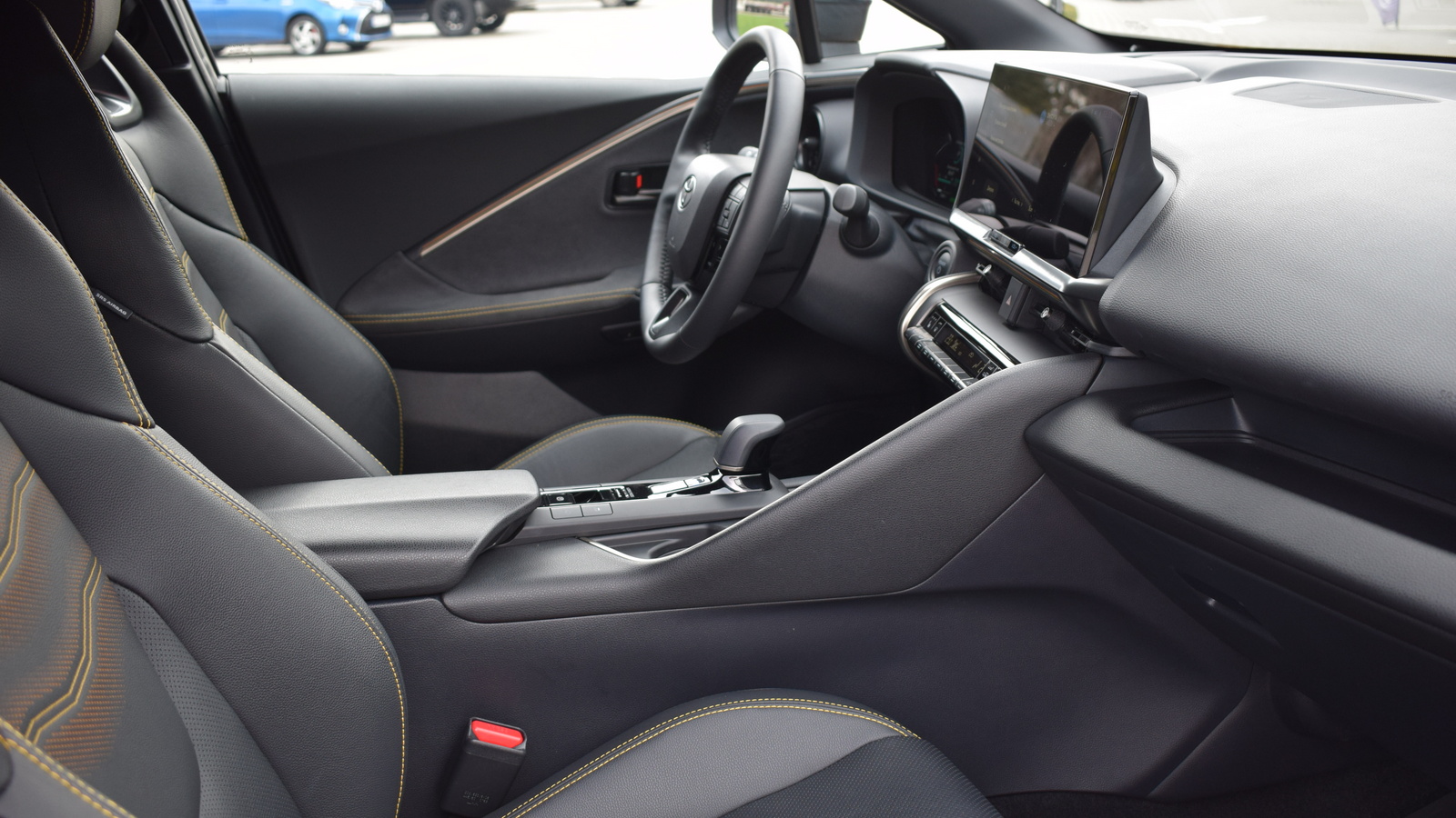 Toyota C-HR 2023 року, Хетчбек, Тойота Центр Житомир "Стар - Кар", м.Житомир | Фото № 6 Toyota C-HR 2023 року з пробігом 17447 км, Хетчбек, Тойота Центр Житомир "Стар - Кар", м.Житомир - 1646400 ГРН | Фото № 6