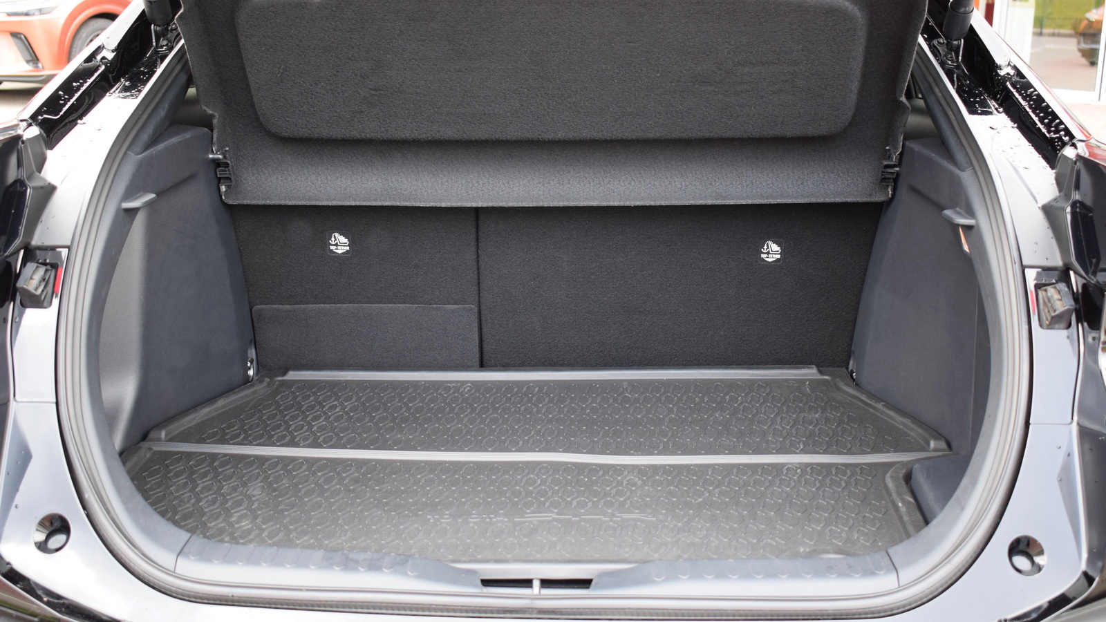 Toyota C-HR 2023 року, Хетчбек, Тойота Центр Житомир "Стар - Кар", м.Житомир | Фото № 10 Toyota C-HR 2023 року з пробігом 17447 км, Хетчбек, Тойота Центр Житомир "Стар - Кар", м.Житомир - 1646400 ГРН | Фото № 10