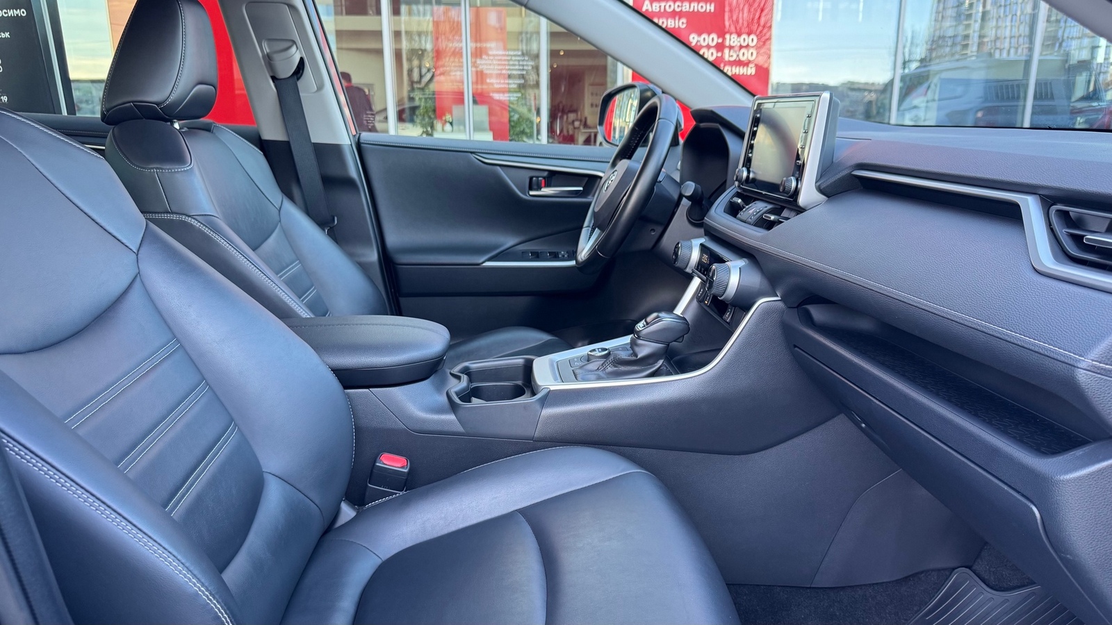 Toyota RAV4 2019 року, Універсал, Тойота Центр Івано-Франківськ "Класик-Авто", м.Івано-Франківськ | Фото № 6 Toyota RAV4 2019 року з пробігом 56988 км, Універсал, Тойота Центр Івано-Франківськ "Класик-Авто", м.Івано-Франківськ - 1340000 ГРН | Фото № 6