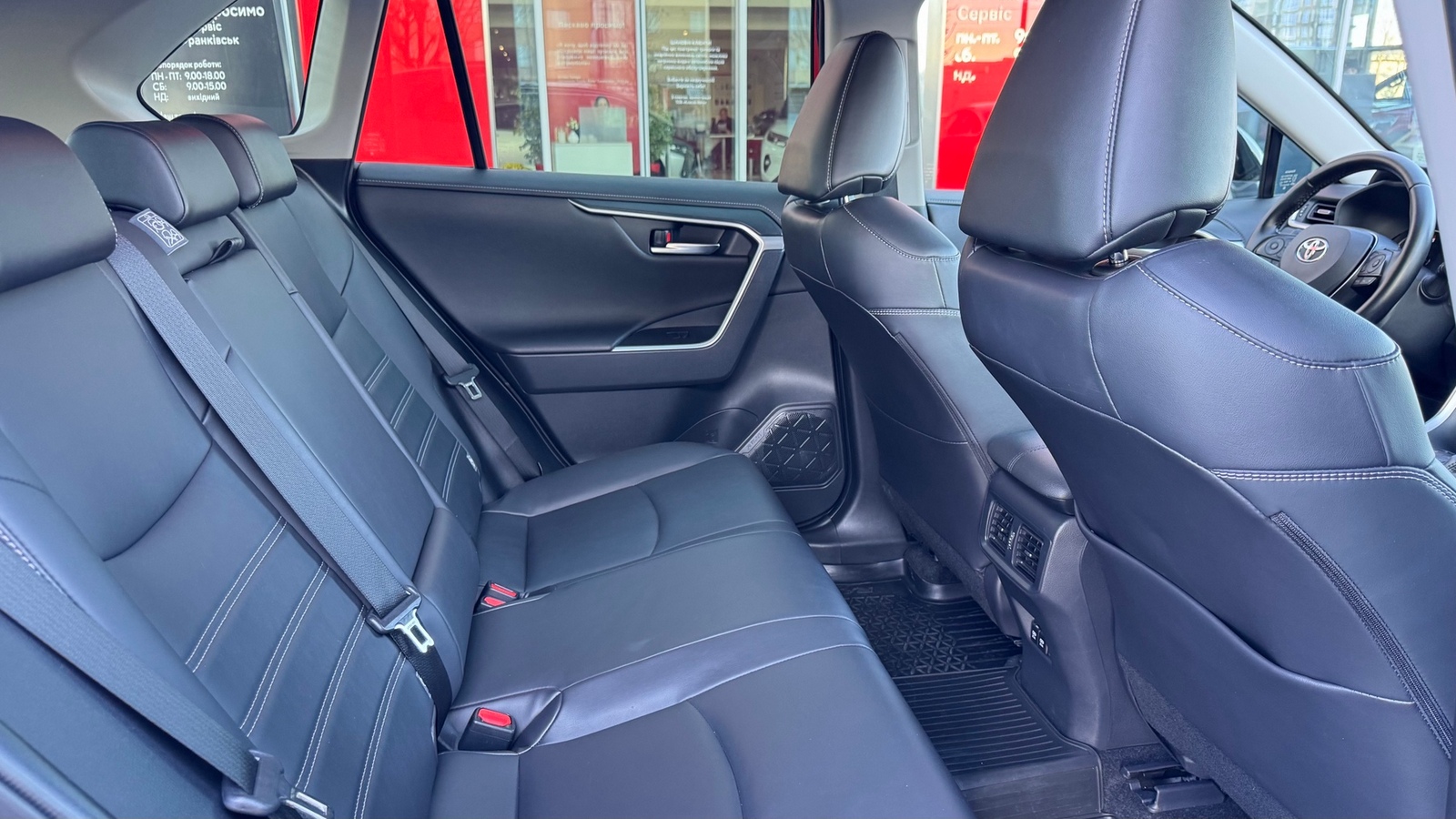 Toyota RAV4 2019 року, Універсал, Тойота Центр Івано-Франківськ "Класик-Авто", м.Івано-Франківськ | Фото № 7 Toyota RAV4 2019 року з пробігом 56988 км, Універсал, Тойота Центр Івано-Франківськ "Класик-Авто", м.Івано-Франківськ - 1340000 ГРН | Фото № 7