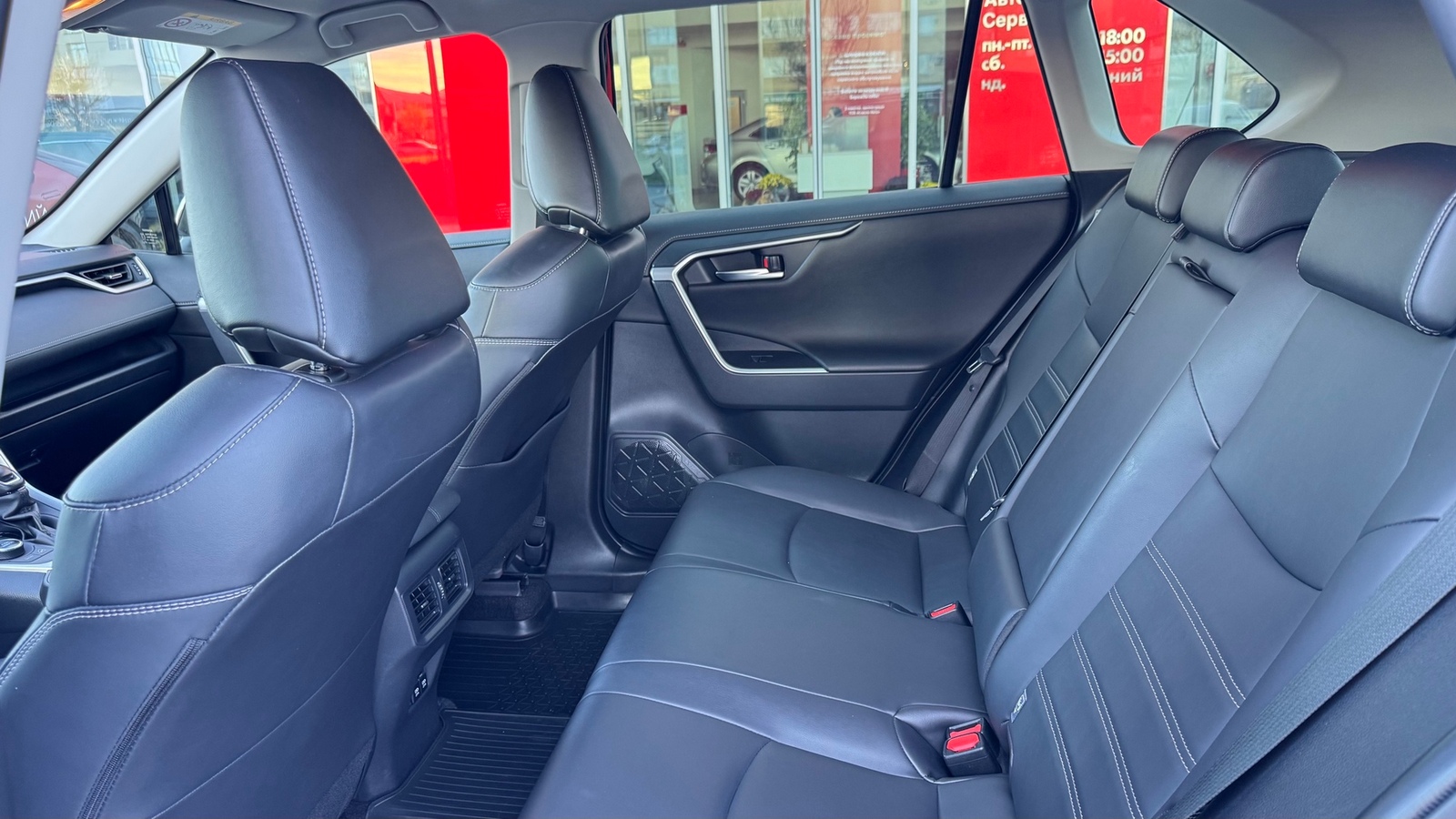 Toyota RAV4 2019 року, Універсал, Тойота Центр Івано-Франківськ "Класик-Авто", м.Івано-Франківськ | Фото № 11 Toyota RAV4 2019 року з пробігом 56988 км, Універсал, Тойота Центр Івано-Франківськ "Класик-Авто", м.Івано-Франківськ - 1340000 ГРН | Фото № 11