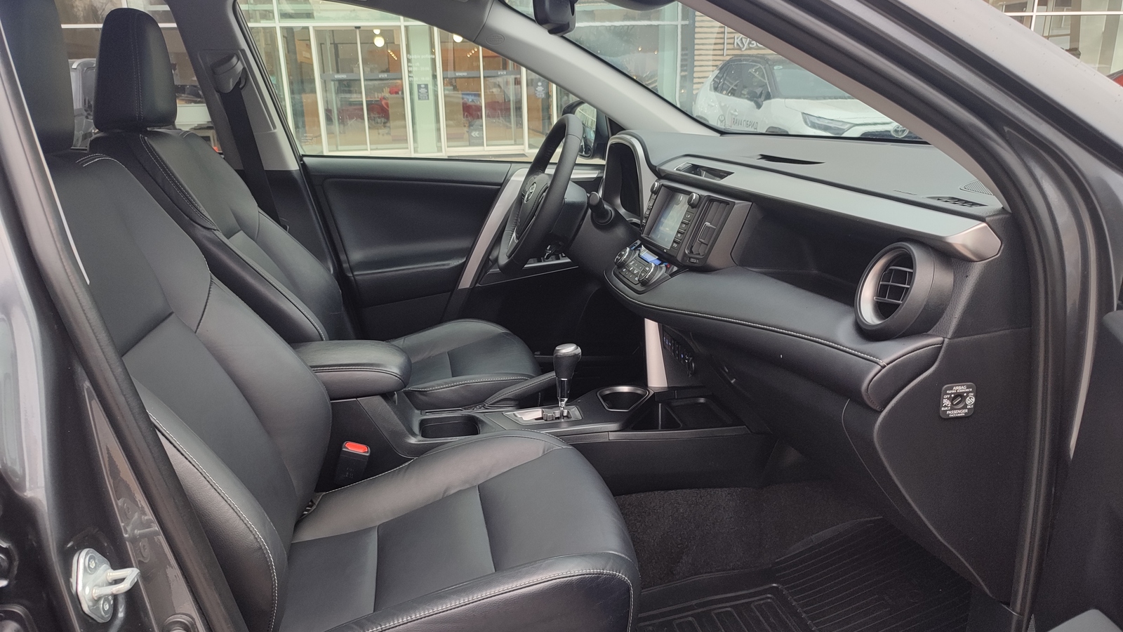 Toyota RAV4 2017 року, Універсал, Тойота Центр Київ "ВіДі Автострада", м.Київ | Фото № 6 Toyota RAV4 2017 року з пробігом 154728 км, Універсал, Тойота Центр Київ "ВіДі Автострада", м.Київ - 955000 ГРН | Фото № 6