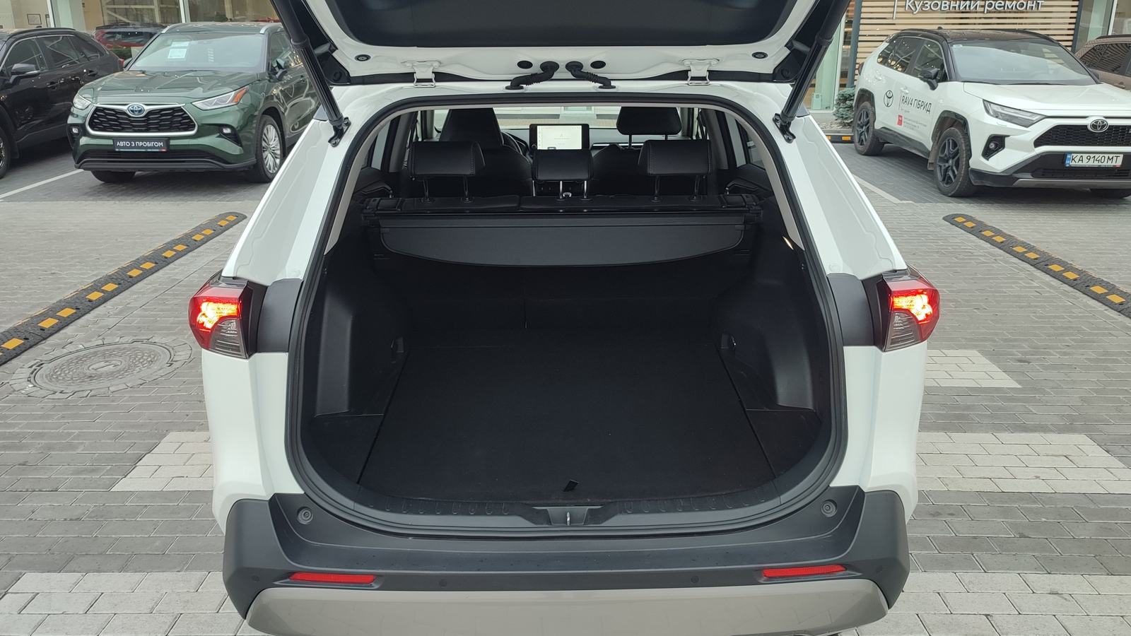 Toyota RAV4 2023 року, Універсал, Тойота Центр Київ "ВіДі Автострада", м.Київ | Фото № 10 Toyota RAV4 2023 року з пробігом 58745 км, Універсал, Тойота Центр Київ "ВіДі Автострада", м.Київ - 1590000 ГРН | Фото № 10