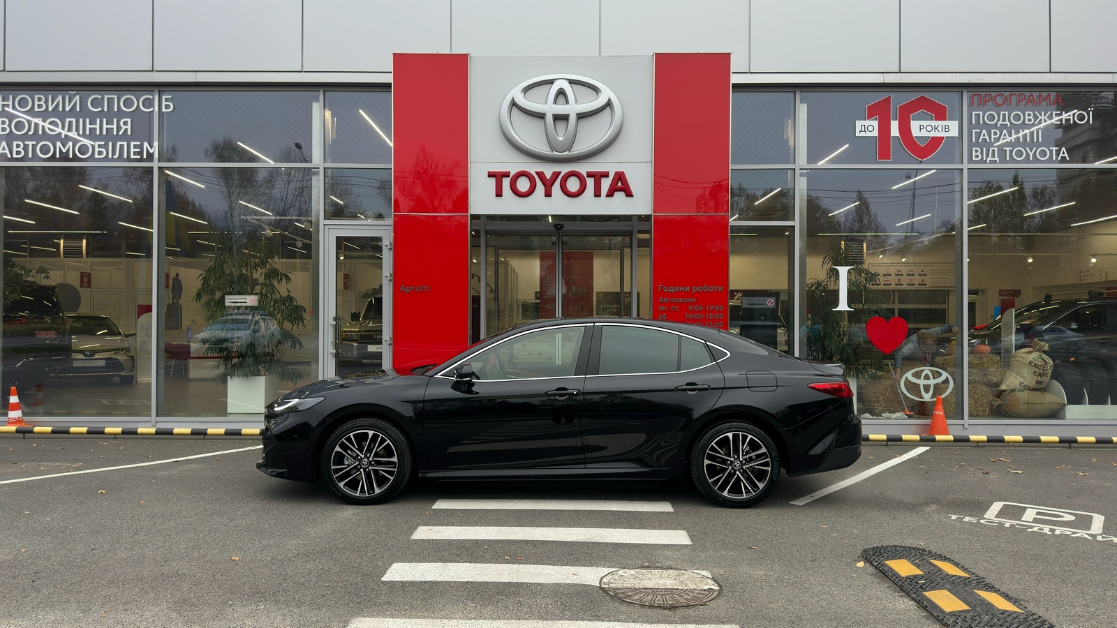 Toyota CAMRY 2025 року, Седан, Тойота Центр Харків "Артсіті", м.Харків | Фото № 3 Toyota CAMRY 2025 року з пробігом 8 км, Седан, Тойота Центр Харків "Артсіті", м.Харків - 2192000 ГРН | Фото № 3