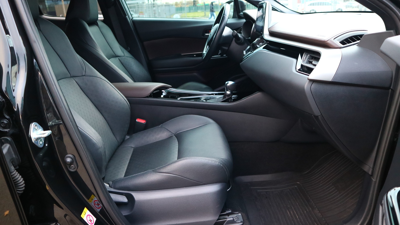 Toyota C-HR 2018 року з пробігом 66250 км, Хетчбек, Тойота Центр Київ "Автосаміт Укравто Столичне", м.Київ - 836000 ГРН | Фото № 6