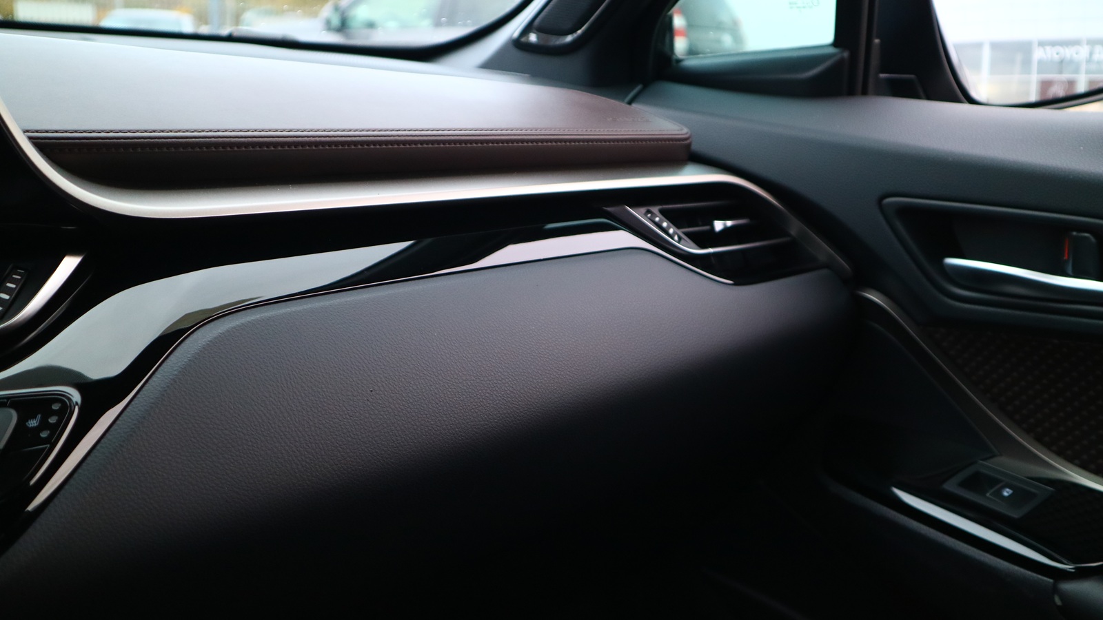 Toyota C-HR 2018 року з пробігом 66250 км, Хетчбек, Тойота Центр Київ "Автосаміт Укравто Столичне", м.Київ - 836000 ГРН | Фото № 17