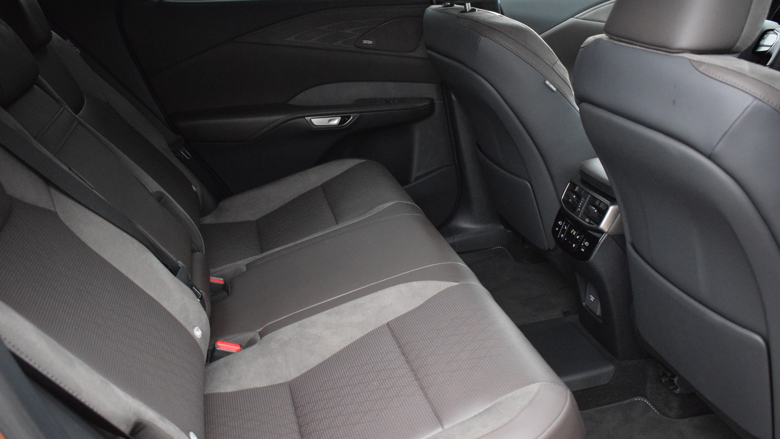 Lexus RX 450h+ 2023 року, Універсал, Тойота Центр Житомир "Стар - Кар", м.Житомир | Фото № 7 Lexus RX 450h+ 2023 року з пробігом 3140 км, Універсал, Тойота Центр Житомир "Стар - Кар", м.Житомир - 4158000 ГРН | Фото № 7