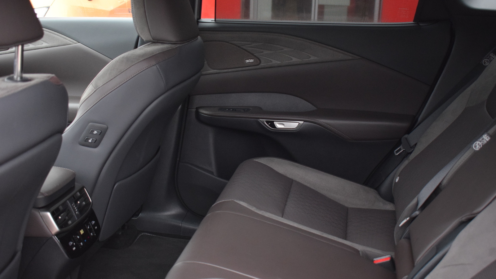 Lexus RX 450h+ 2023 року, Універсал, Тойота Центр Житомир "Стар - Кар", м.Житомир | Фото № 11 Lexus RX 450h+ 2023 року з пробігом 3140 км, Універсал, Тойота Центр Житомир "Стар - Кар", м.Житомир - 4158000 ГРН | Фото № 11