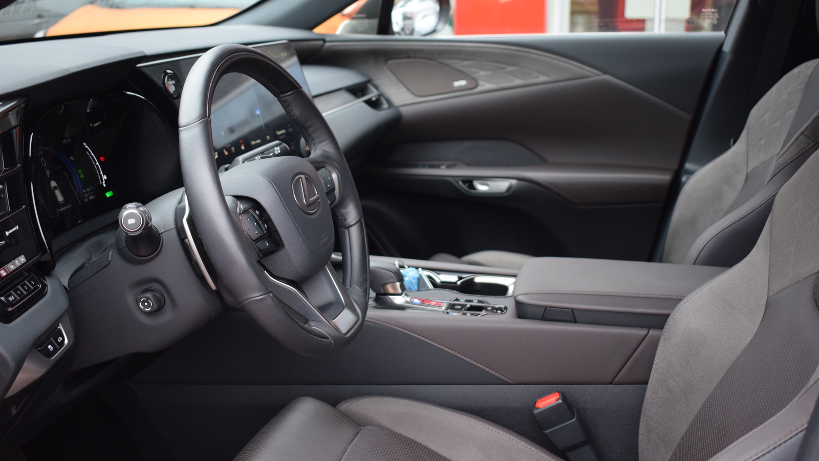 Lexus RX 450h+ 2023 року, Універсал, Тойота Центр Житомир "Стар - Кар", м.Житомир | Фото № 12 Lexus RX 450h+ 2023 року з пробігом 3140 км, Універсал, Тойота Центр Житомир "Стар - Кар", м.Житомир - 4158000 ГРН | Фото № 12