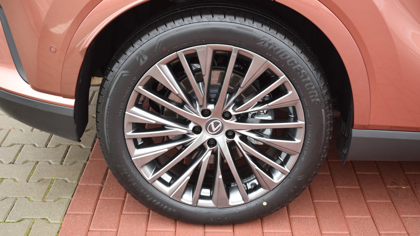 Lexus RX 450h+ 2023 року, Універсал, Тойота Центр Житомир "Стар - Кар", м.Житомир | Фото № 15 Lexus RX 450h+ 2023 року з пробігом 3140 км, Універсал, Тойота Центр Житомир "Стар - Кар", м.Житомир - 4158000 ГРН | Фото № 15