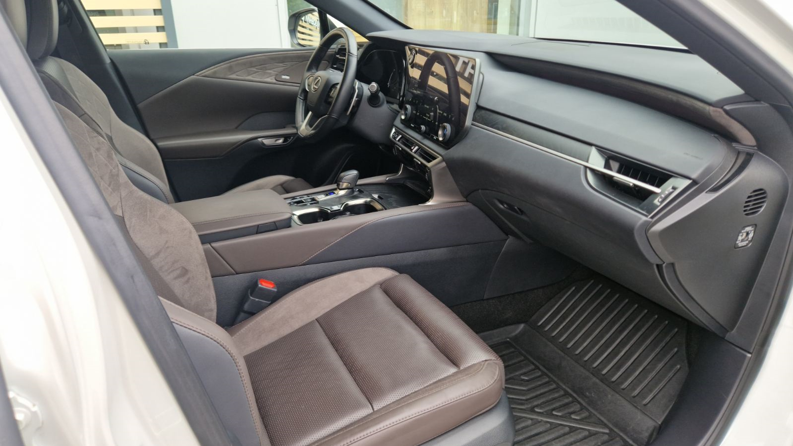 Lexus RX 2024 року, Універсал, Тойота Центр Кропивницький "Мотор - Олві", м.Кропивницький | Фото № 6 Lexus RX 2024 року з пробігом 17497 км, Універсал, Тойота Центр Кропивницький "Мотор - Олві", м.Кропивницький - 3450000 ГРН | Фото № 6