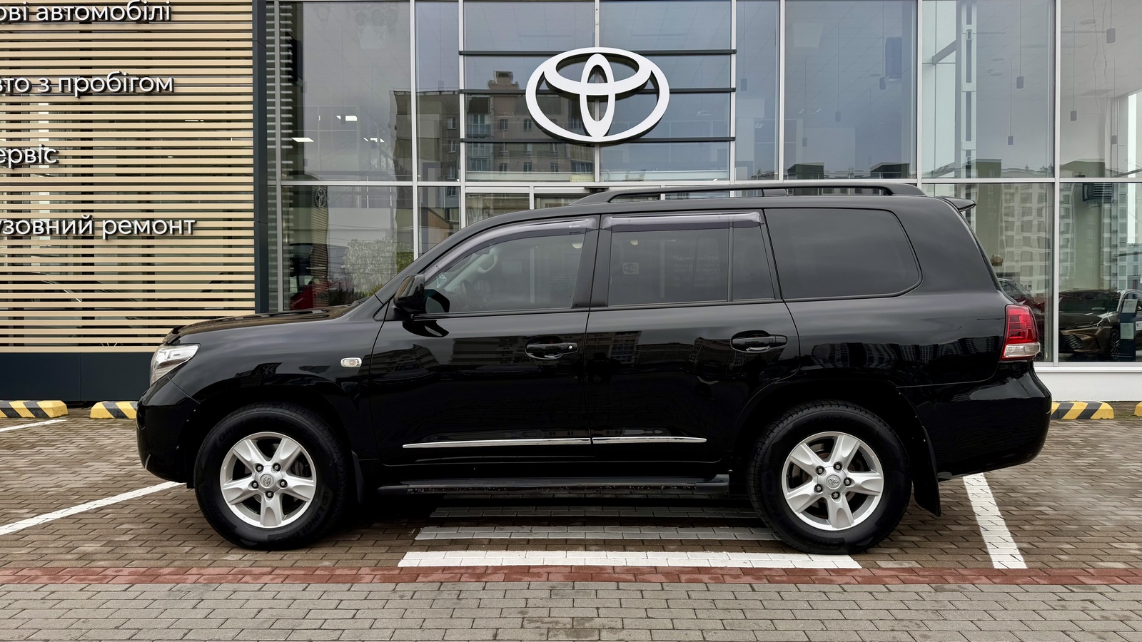 Toyota LAND CRUISER 2011 року, Універсал, Тойота Центр Чернігів "Соллі-Плюс", м.Чернігів | Фото № 3 Toyota LAND CRUISER 2011 року з пробігом 247888 км, Універсал, Тойота Центр Чернігів "Соллі-Плюс", м.Чернігів - 1097000 ГРН | Фото № 3