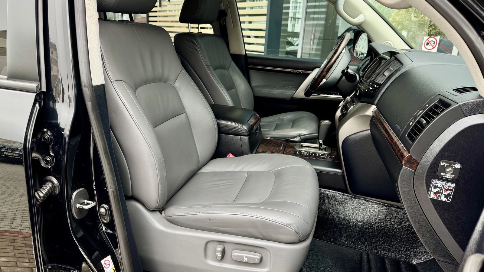 Toyota LAND CRUISER 2011 року, Універсал, Тойота Центр Чернігів "Соллі-Плюс", м.Чернігів | Фото № 6 Toyota LAND CRUISER 2011 року з пробігом 247888 км, Універсал, Тойота Центр Чернігів "Соллі-Плюс", м.Чернігів - 1097000 ГРН | Фото № 6