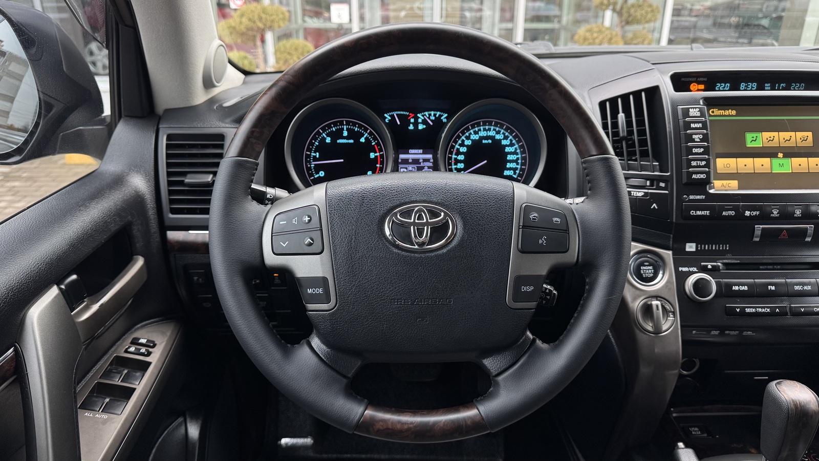 Toyota LAND CRUISER 2011 року, Універсал, Тойота Центр Чернігів "Соллі-Плюс", м.Чернігів | Фото № 9 Toyota LAND CRUISER 2011 року з пробігом 247888 км, Універсал, Тойота Центр Чернігів "Соллі-Плюс", м.Чернігів - 1097000 ГРН | Фото № 9