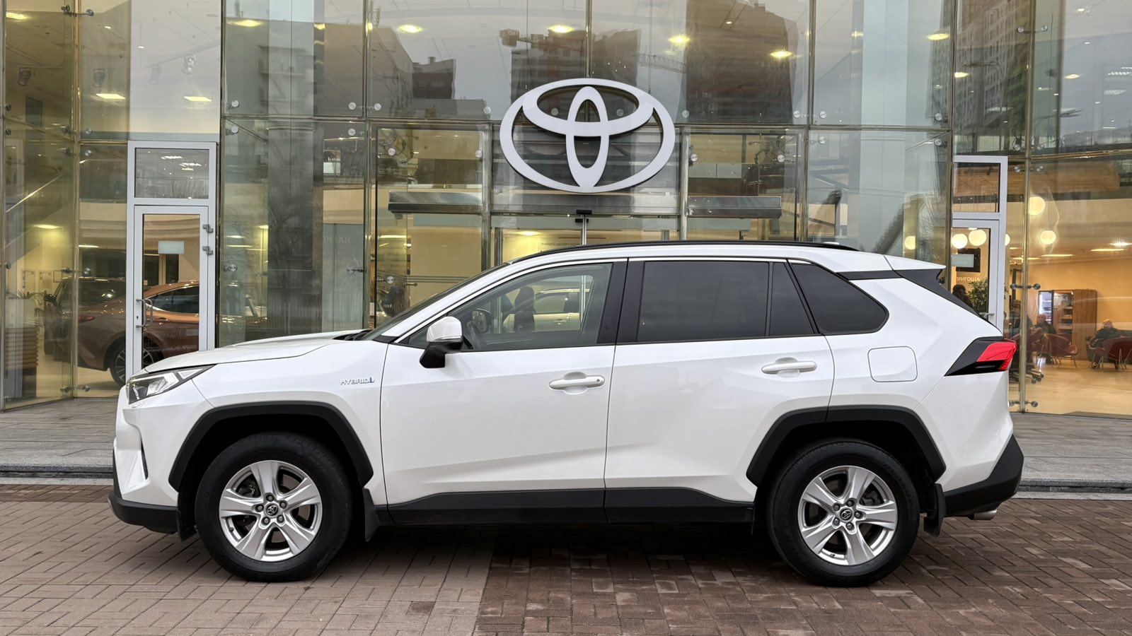 Toyota RAV4 2019 року, Універсал, Тойота Центр Київ "Автосаміт Укравто", м.Київ | Фото № 3 Toyota RAV4 2019 року з пробігом 75776 км, Універсал, Тойота Центр Київ "Автосаміт Укравто", м.Київ - 1359600 ГРН | Фото № 3