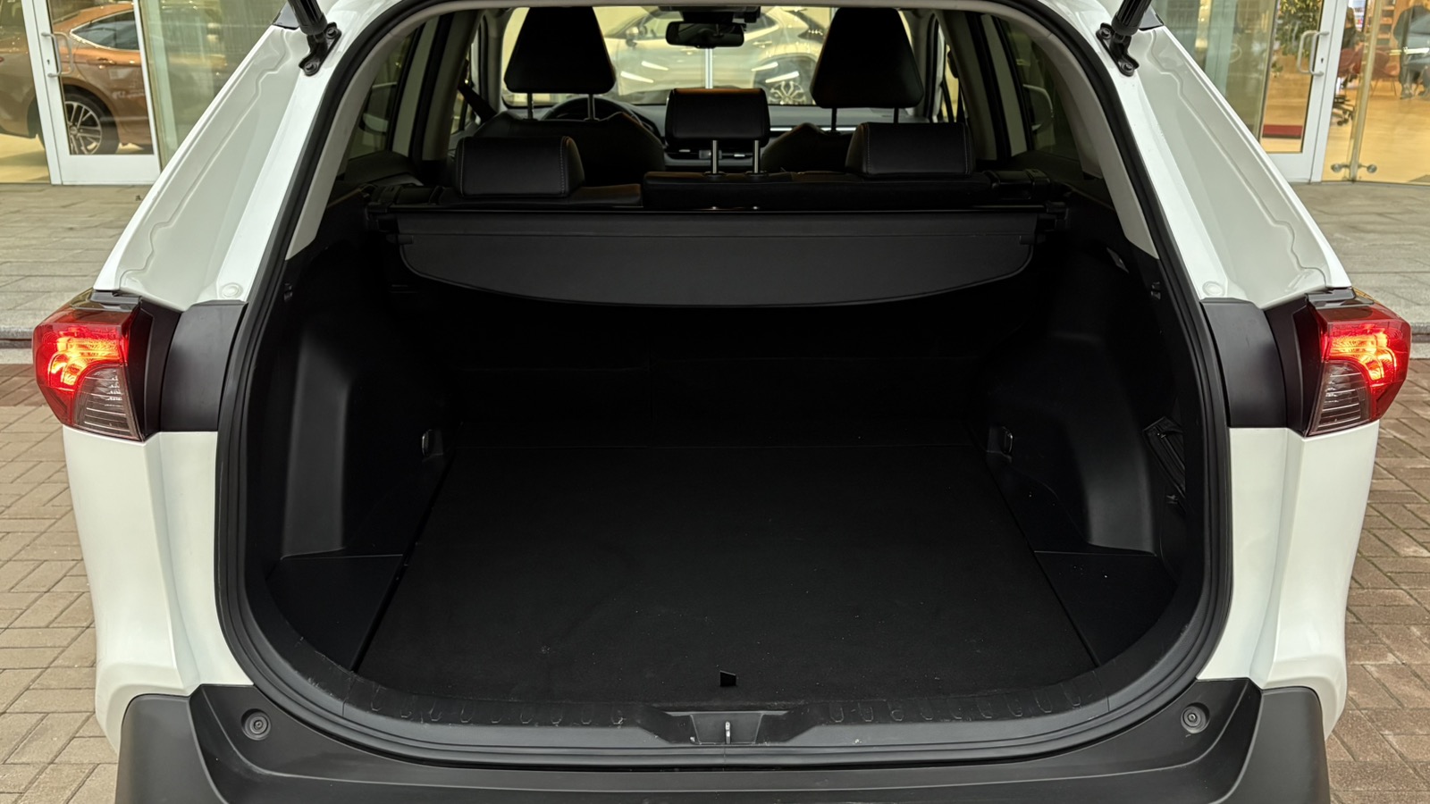 Toyota RAV4 2019 року, Універсал, Тойота Центр Київ "Автосаміт Укравто", м.Київ | Фото № 10 Toyota RAV4 2019 року з пробігом 75776 км, Універсал, Тойота Центр Київ "Автосаміт Укравто", м.Київ - 1359600 ГРН | Фото № 10