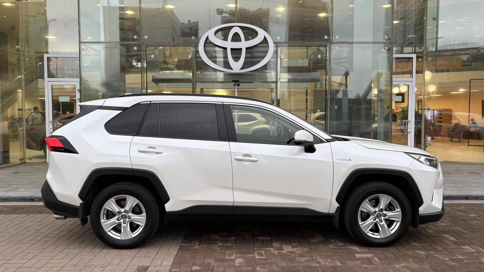 Toyota RAV4 2019 року, Універсал, Тойота Центр Київ "Автосаміт Укравто", м.Київ | Фото № 16 Toyota RAV4 2019 року з пробігом 75776 км, Універсал, Тойота Центр Київ "Автосаміт Укравто", м.Київ - 1359600 ГРН | Фото № 16