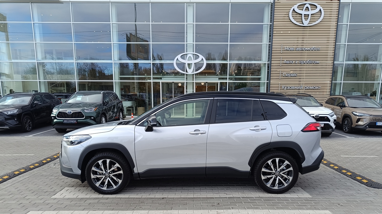 Toyota COROLLA CROSS 2024 року, Універсал, Тойота Центр Київ "ВіДі Автострада", м.Київ | Фото № 3 Toyota COROLLA CROSS 2024 року з пробігом 16325 км, Універсал, Тойота Центр Київ "ВіДі Автострада", м.Київ - 1669000 ГРН | Фото № 3