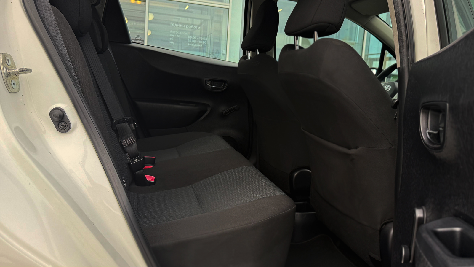 Toyota YARIS 2012 року, Хетчбек, Тойота Центр Рівне "Агат Авто", м.Рівне | Фото № 7 Toyota YARIS 2012 року з пробігом 69299 км, Хетчбек, Тойота Центр Рівне "Агат Авто", м.Рівне - 404160 ГРН | Фото № 7