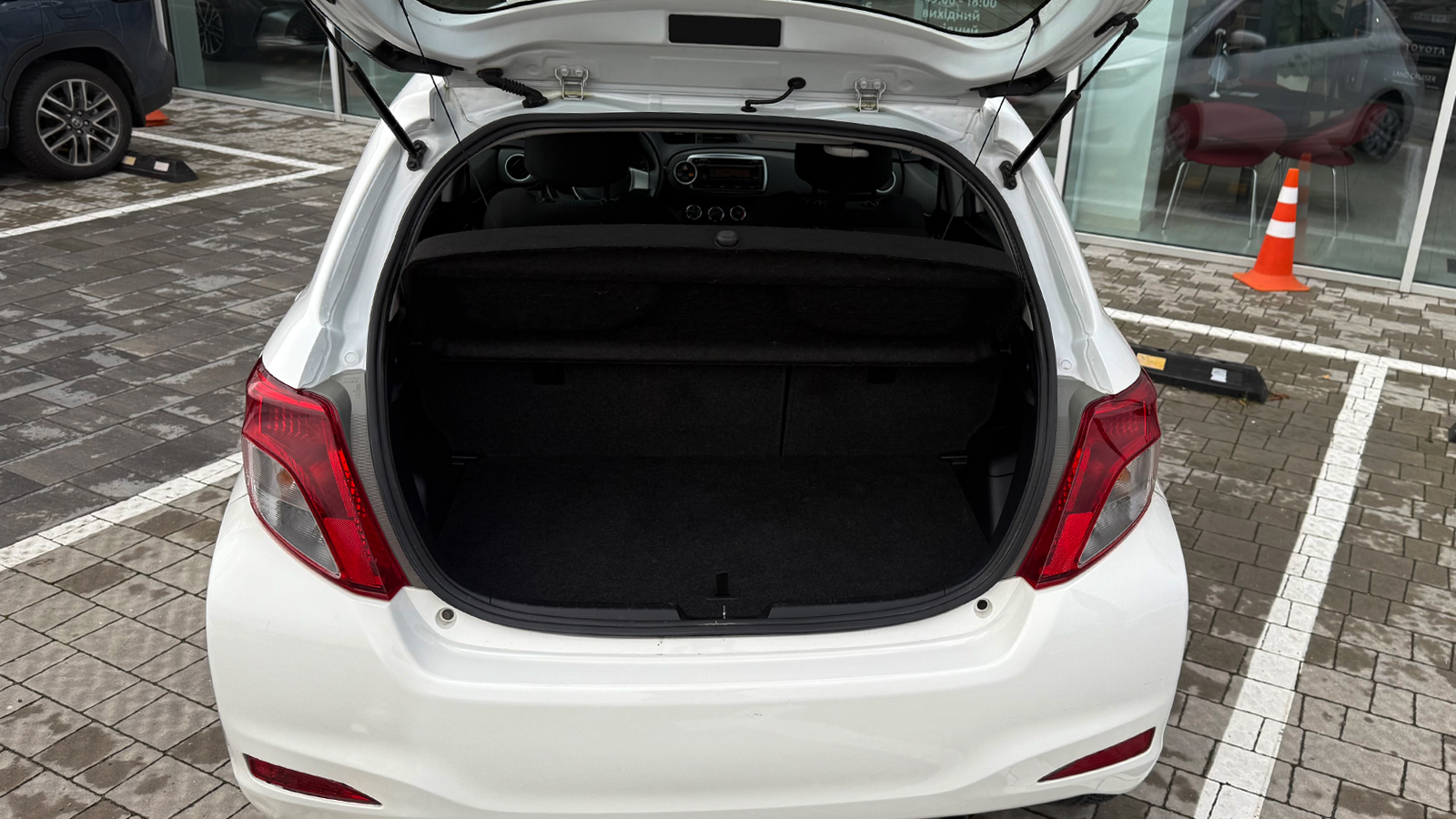 Toyota YARIS 2012 року, Хетчбек, Тойота Центр Рівне "Агат Авто", м.Рівне | Фото № 10 Toyota YARIS 2012 року з пробігом 69299 км, Хетчбек, Тойота Центр Рівне "Агат Авто", м.Рівне - 404160 ГРН | Фото № 10