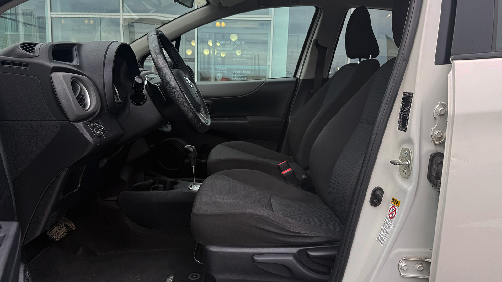 Toyota YARIS 2012 року, Хетчбек, Тойота Центр Рівне "Агат Авто", м.Рівне | Фото № 12 Toyota YARIS 2012 року з пробігом 69299 км, Хетчбек, Тойота Центр Рівне "Агат Авто", м.Рівне - 404160 ГРН | Фото № 12