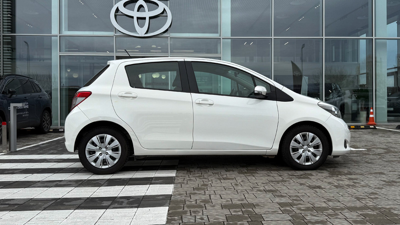 Toyota YARIS 2012 року, Хетчбек, Тойота Центр Рівне "Агат Авто", м.Рівне | Фото № 17 Toyota YARIS 2012 року з пробігом 69299 км, Хетчбек, Тойота Центр Рівне "Агат Авто", м.Рівне - 404160 ГРН | Фото № 17