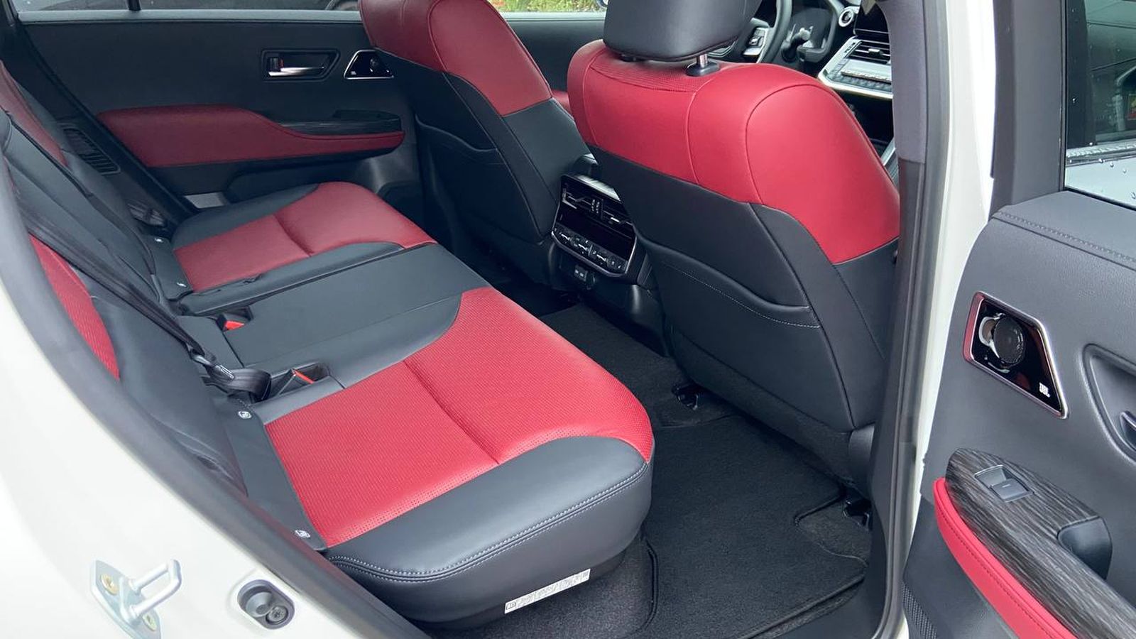 Toyota LAND CRUISER 2025 року, Універсал, Тойота Центр Хмельницький "Гранд Мотор", м.Хмельницький | Фото № 7 Toyota LAND CRUISER 2025 року з пробігом 731 км, Універсал, Тойота Центр Хмельницький "Гранд Мотор", м.Хмельницький - 4206570 ГРН | Фото № 7