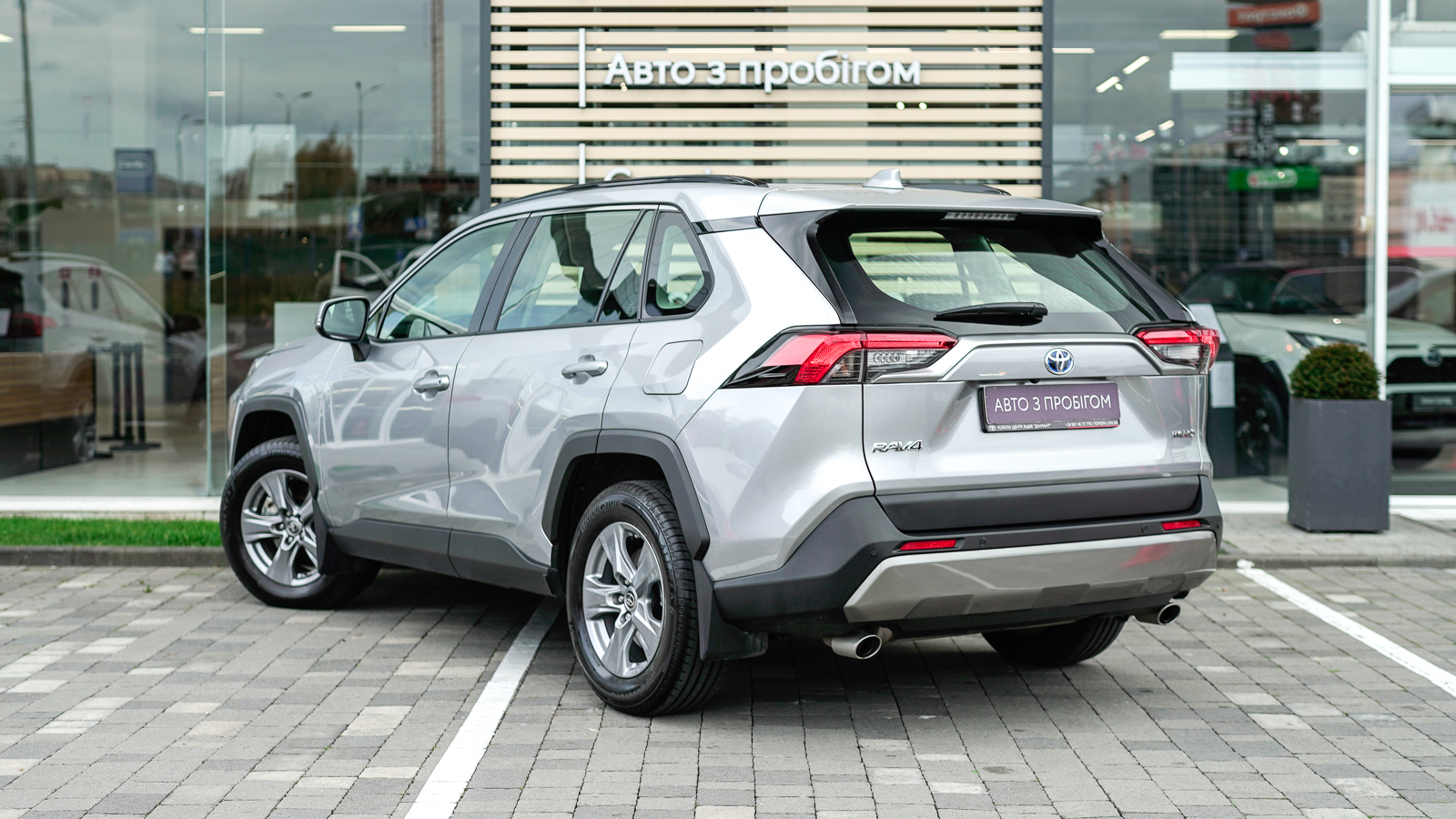 Toyota RAV4 2024 року, Універсал, Тойота Центр Львів "Діамант", м.Львів | Фото № 2 Toyota RAV4 2024 року з пробігом 7432 км, Універсал, Тойота Центр Львів "Діамант", м.Львів - 1670850 ГРН | Фото № 2