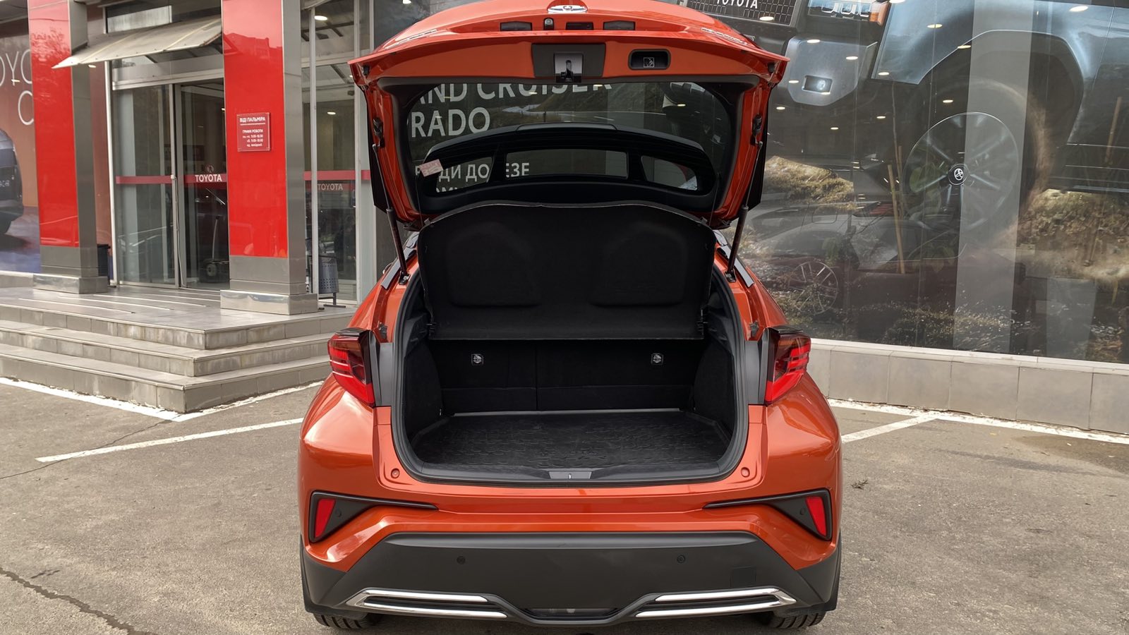 Toyota C-HR 2019 року, Універсал, Тойота Центр Одеса "ВіДі Пальміра", м.Одеса | Фото № 10 Toyota C-HR 2019 року з пробігом 107757 км, Універсал, Тойота Центр Одеса "ВіДі Пальміра", м.Одеса - 1135000 ГРН | Фото № 10