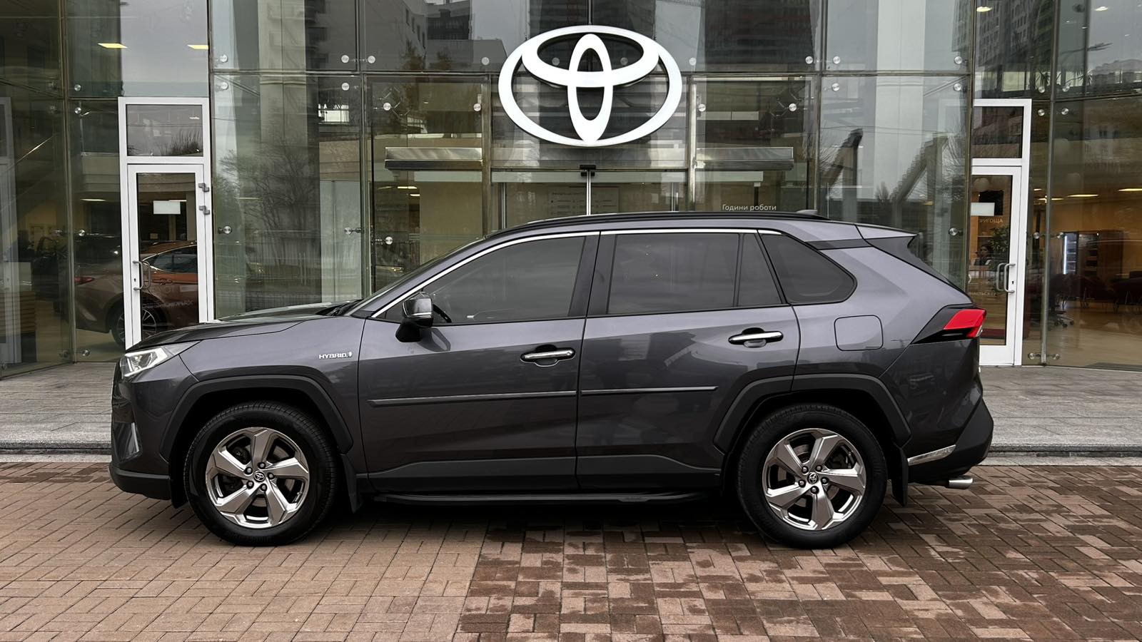 Toyota RAV4 2020 року, Універсал, Тойота Центр Київ "Автосаміт Укравто", м.Київ | Фото № 3 Toyota RAV4 2020 року з пробігом 111618 км, Універсал, Тойота Центр Київ "Автосаміт Укравто", м.Київ - 1389600 ГРН | Фото № 3