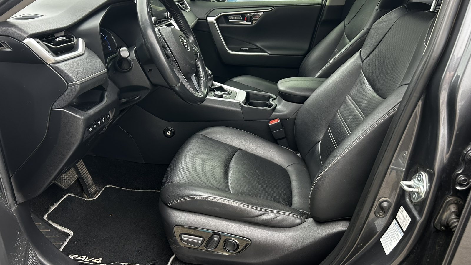 Toyota RAV4 2020 року, Універсал, Тойота Центр Київ "Автосаміт Укравто", м.Київ | Фото № 12 Toyota RAV4 2020 року з пробігом 111618 км, Універсал, Тойота Центр Київ "Автосаміт Укравто", м.Київ - 1389600 ГРН | Фото № 12