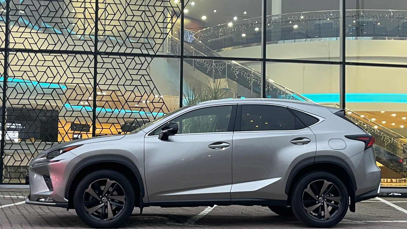 Lexus NX 2021 року, Універсал, Лексус Київ Захід, м.Київ | Фото № 3 Lexus NX 2021 року з пробігом 41953 км, Універсал, Лексус Київ Захід, м.Київ - 1560000 ГРН | Фото № 3