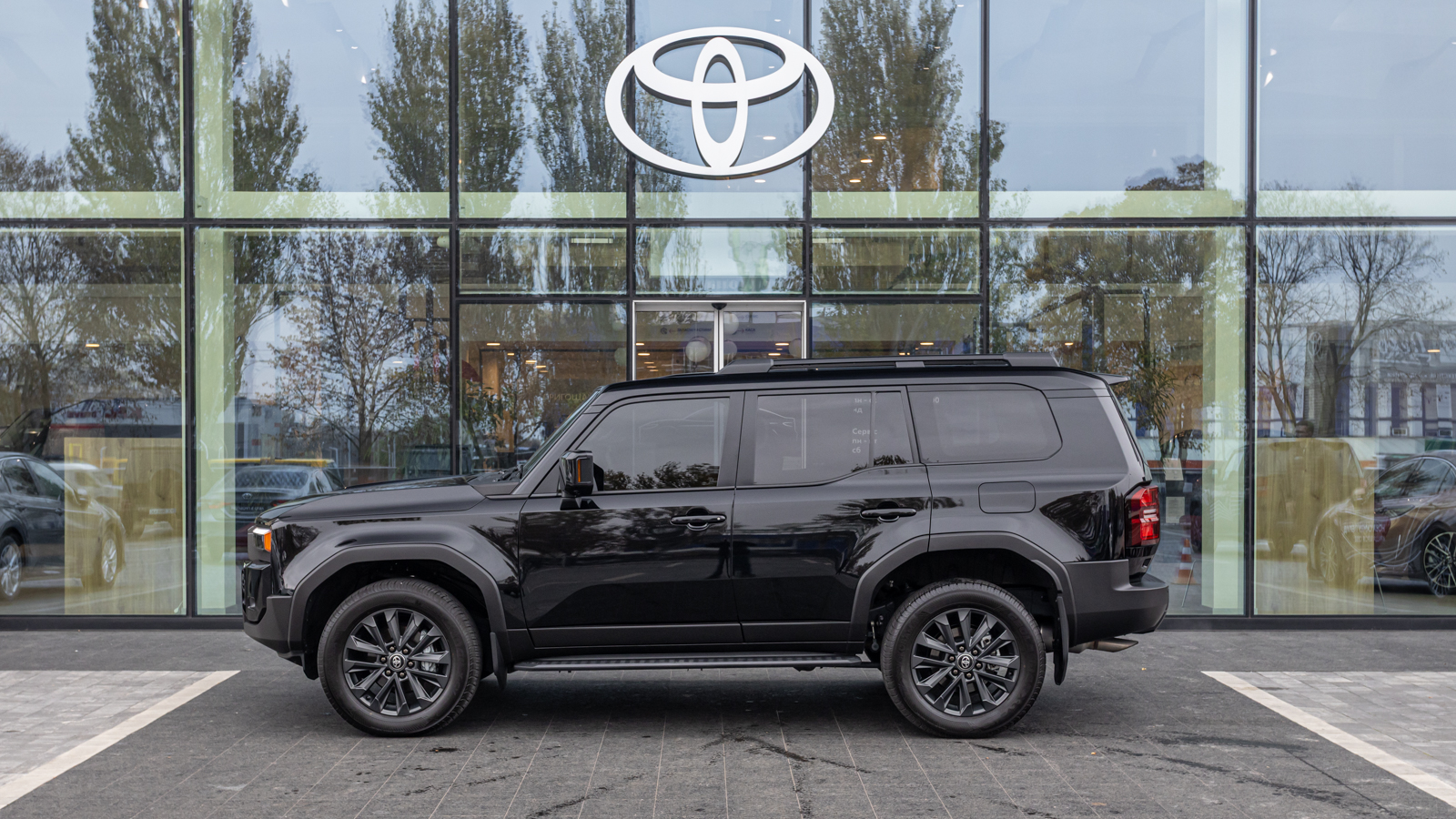 Toyota LAND CRUISER PRADO 2024 року з пробігом 14233 км, Універсал, Тойота Центр Дніпро "Алмаз Мотор" на Запорізькому шосе, м.Дніпро - 2870000 ГРН | Фото № 3