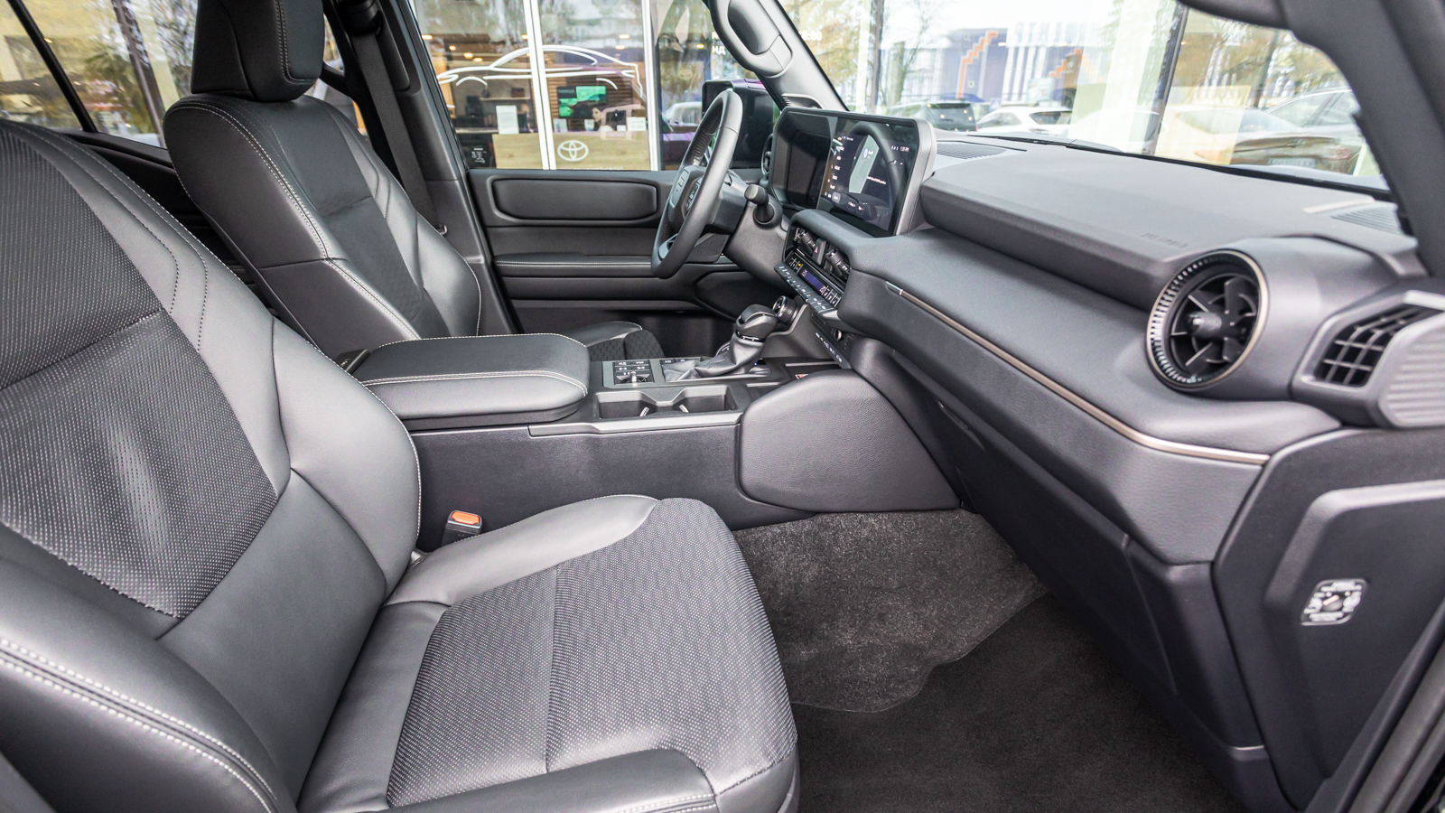 Toyota LAND CRUISER PRADO 2024 року з пробігом 14233 км, Універсал, Тойота Центр Дніпро "Алмаз Мотор" на Запорізькому шосе, м.Дніпро - 2870000 ГРН | Фото № 6