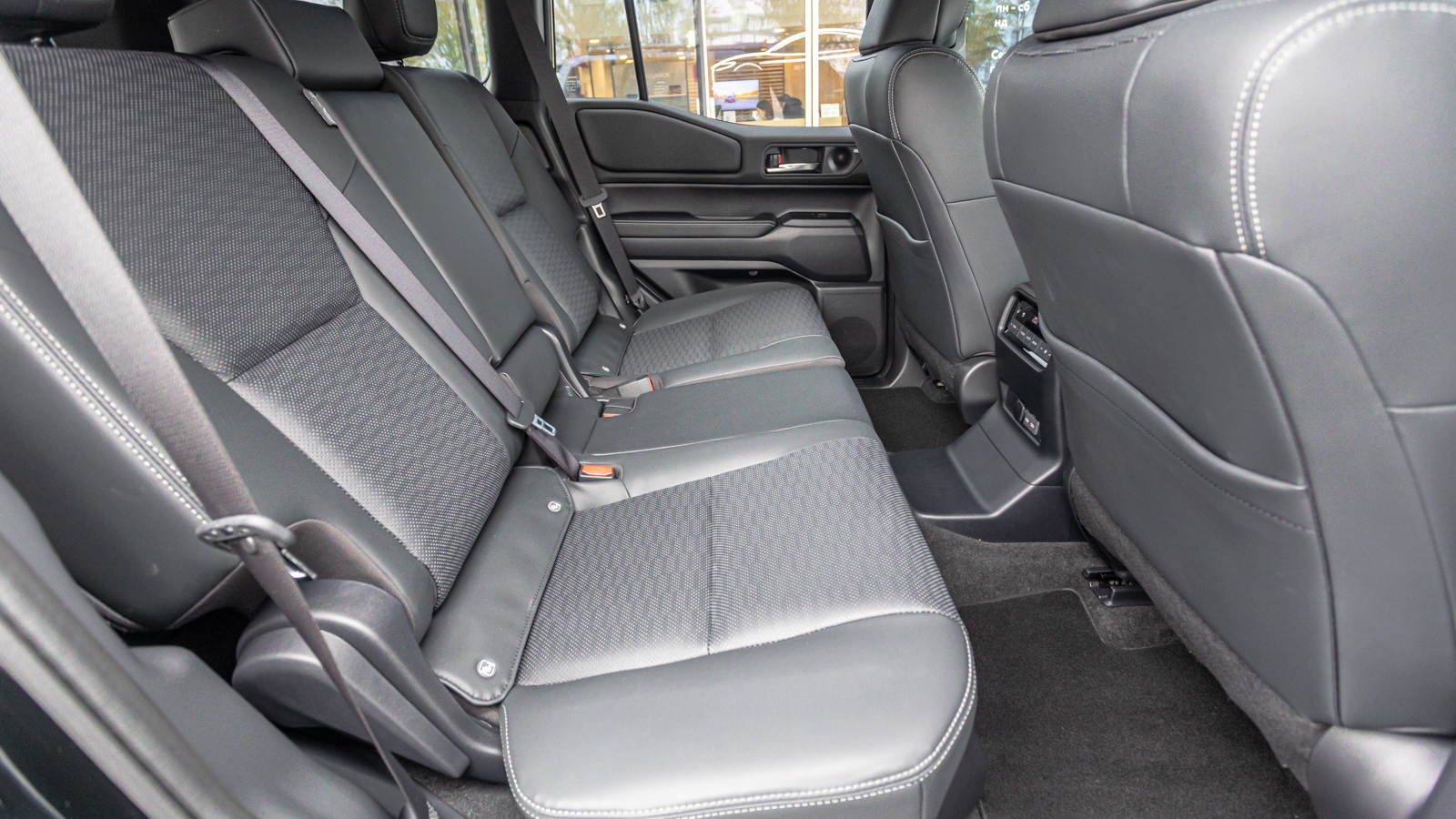 Toyota LAND CRUISER PRADO 2024 року з пробігом 14233 км, Універсал, Тойота Центр Дніпро "Алмаз Мотор" на Запорізькому шосе, м.Дніпро - 2870000 ГРН | Фото № 7