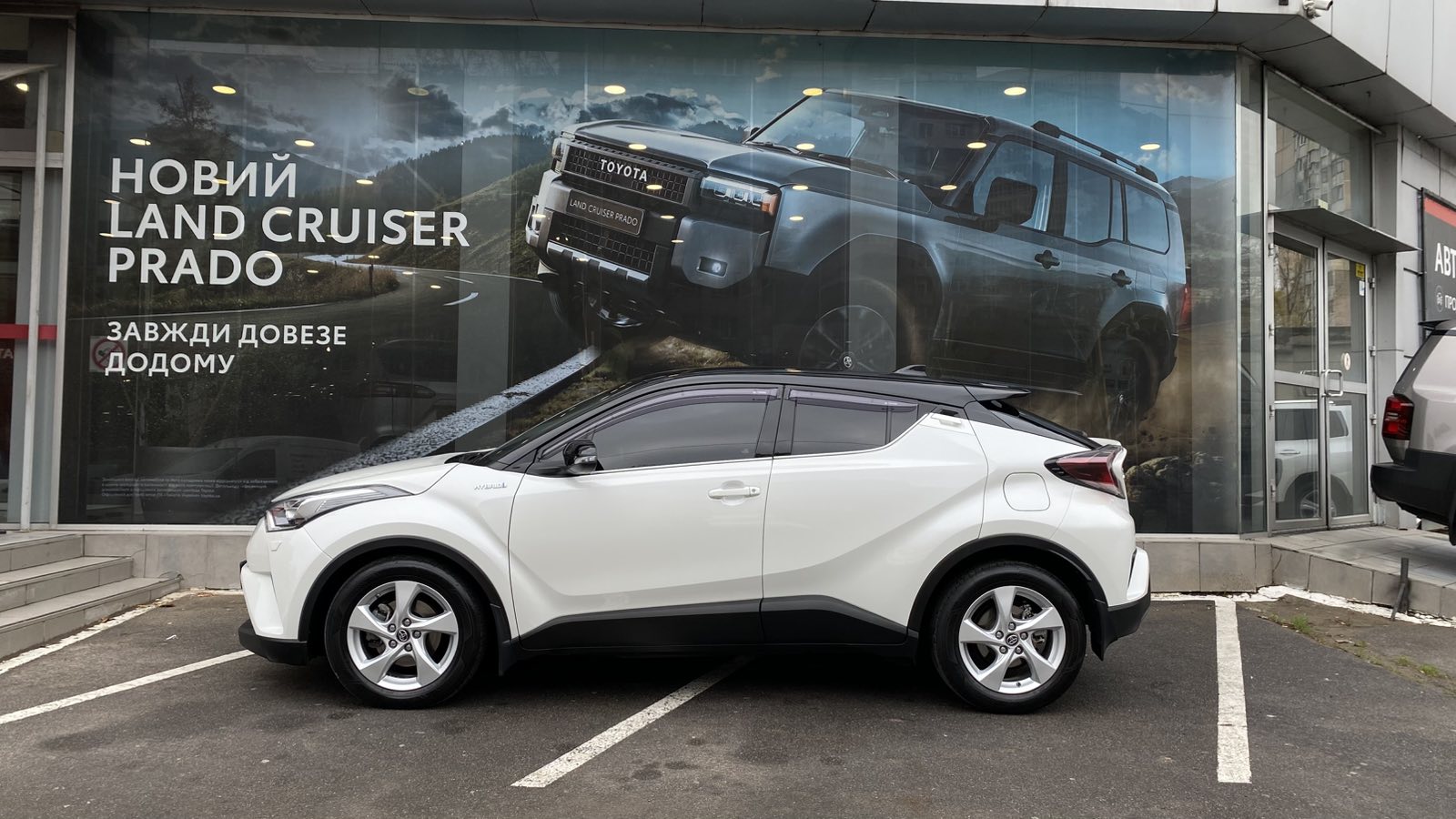 Toyota C-HR 2018 року з пробігом 108411 км, Універсал, Тойота Центр Одеса "ВіДі Пальміра", м.Одеса - 960000 ГРН | Фото № 3