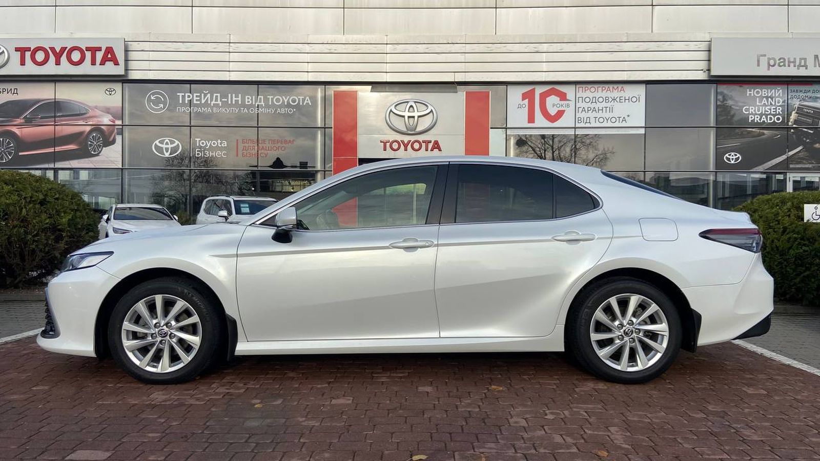 Toyota CAMRY 2021 року з пробігом 131576 км, Седан, Тойота Центр Хмельницький "Гранд Мотор", м.Хмельницький - 1212192 ГРН | Фото № 3