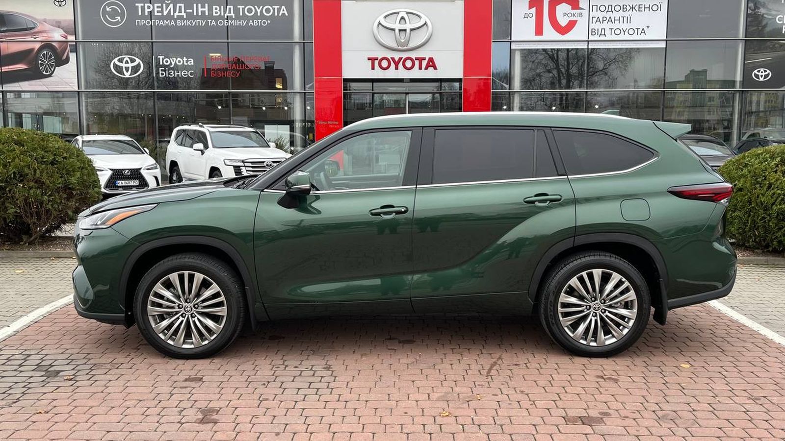 Toyota HIGHLANDER 2024 року з пробігом 2389 км, Універсал, Тойота Центр Хмельницький "Гранд Мотор", м.Хмельницький - 2641500 ГРН | Фото № 3