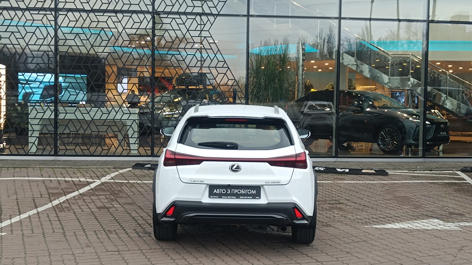 Lexus UX 2023 року з пробігом 28378 км, Хетчбек, Лексус Київ Захід, м.Київ - 1756000 ГРН | Фото № 4