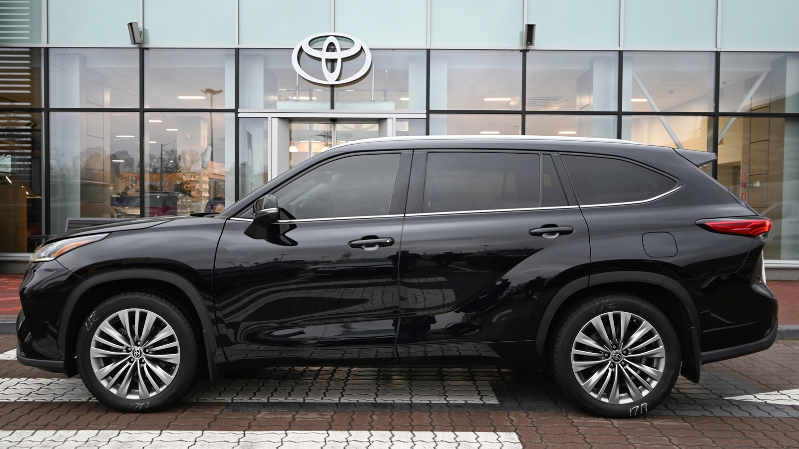Toyota HIGHLANDER 2020 року з пробігом 86642 км, Універсал, Тойота Центр Київ "Сіті Плаза", м.Київ - 1647150 ГРН | Фото № 3