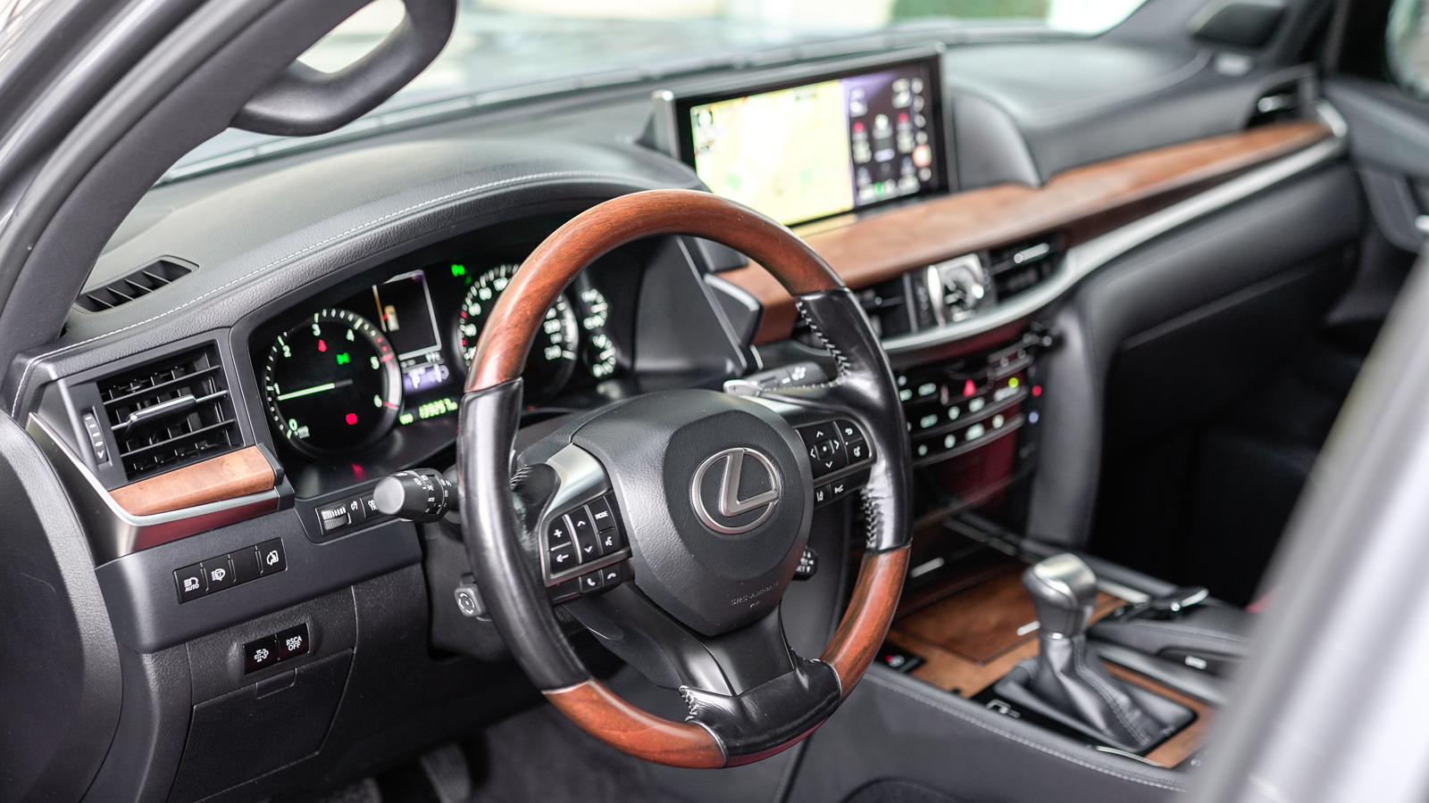 Lexus LX 2017 року, Універсал, Тойота Центр Львів "Діамант", м.Львів | Фото № 15 Lexus LX 2017 року з пробігом 137702 км, Універсал, Тойота Центр Львів "Діамант", м.Львів - 2664900 ГРН | Фото № 15