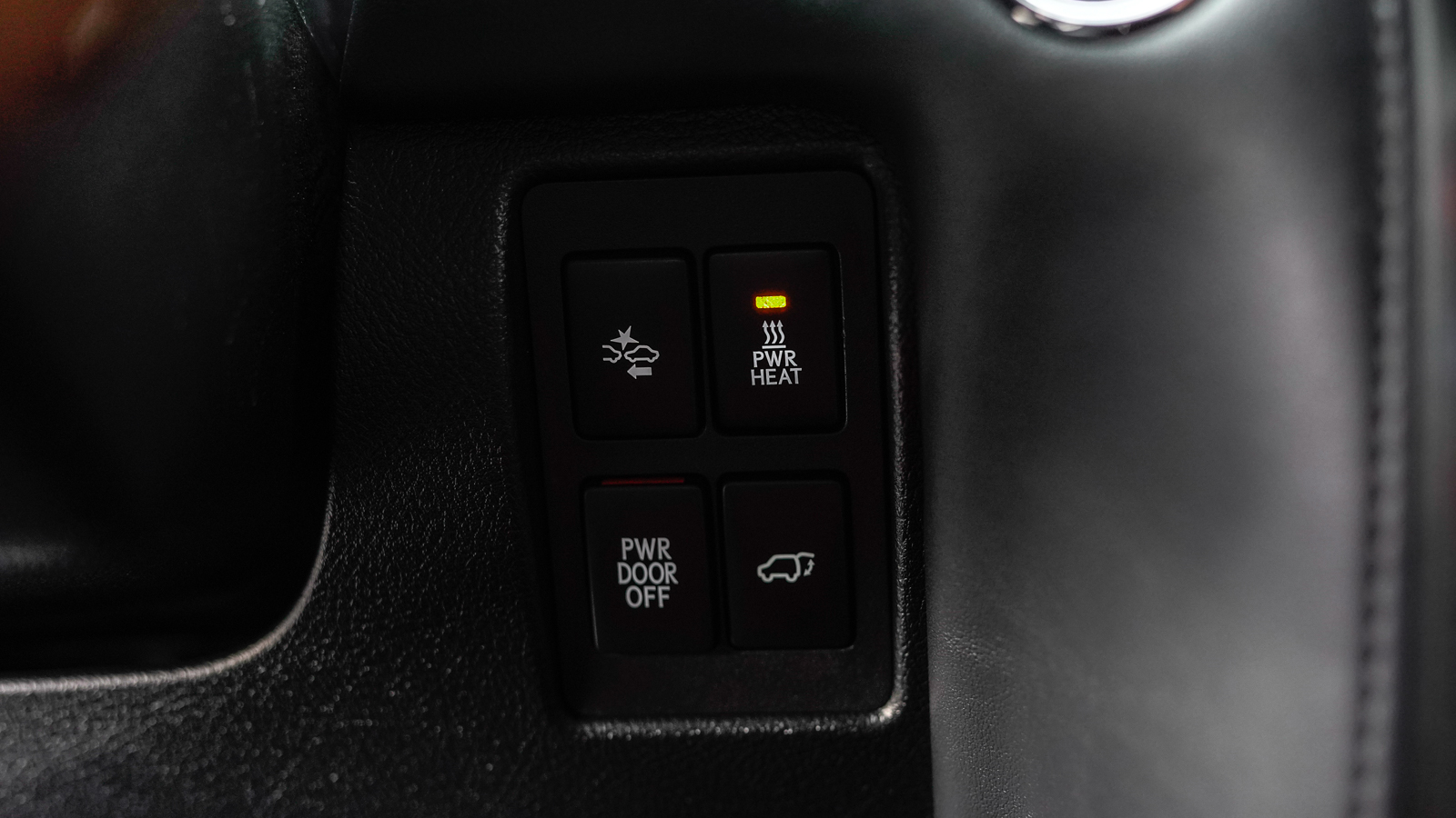 Lexus LX 2017 року, Універсал, Тойота Центр Львів "Діамант", м.Львів | Фото № 26 Lexus LX 2017 року з пробігом 137702 км, Універсал, Тойота Центр Львів "Діамант", м.Львів - 2664900 ГРН | Фото № 26