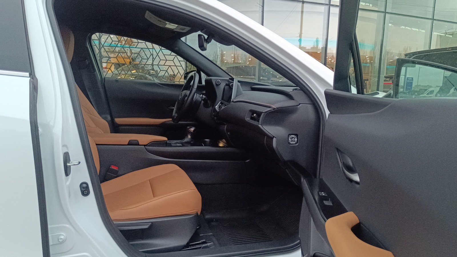 Lexus UX 2023 року з пробігом 28378 км, Хетчбек, Лексус Київ Захід, м.Київ - 1756000 ГРН | Фото № 6