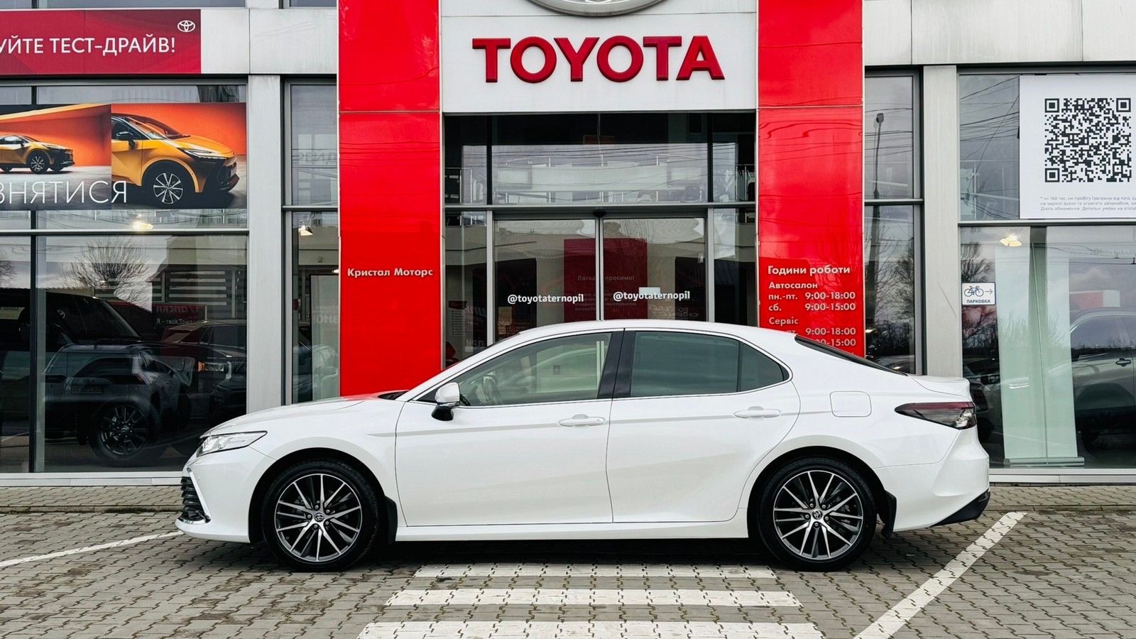 Toyota CAMRY 2024 року з пробігом 54858 км, Седан, Тойота Центр Тернопіль "Кристал Моторс", м.Тернопіль - 1610000 ГРН | Фото № 3