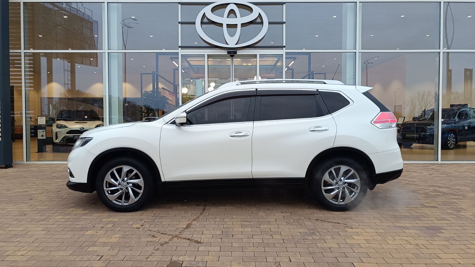 Інші авто NISSAN X-TRAIL 2015 року з пробігом 126409 км, Універсал, Тойота Центр Київ «ВІДІ Аеропорт», м.Київ - 630000 ГРН | Фото № 3