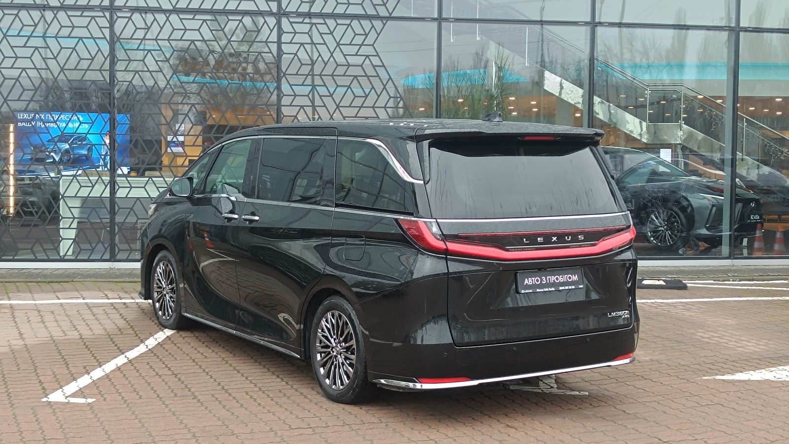 Lexus LM 350h 2024 року з пробігом 54476 км, Універсал, Лексус Київ Захід, м.Київ - 5460000 ГРН | Фото № 2